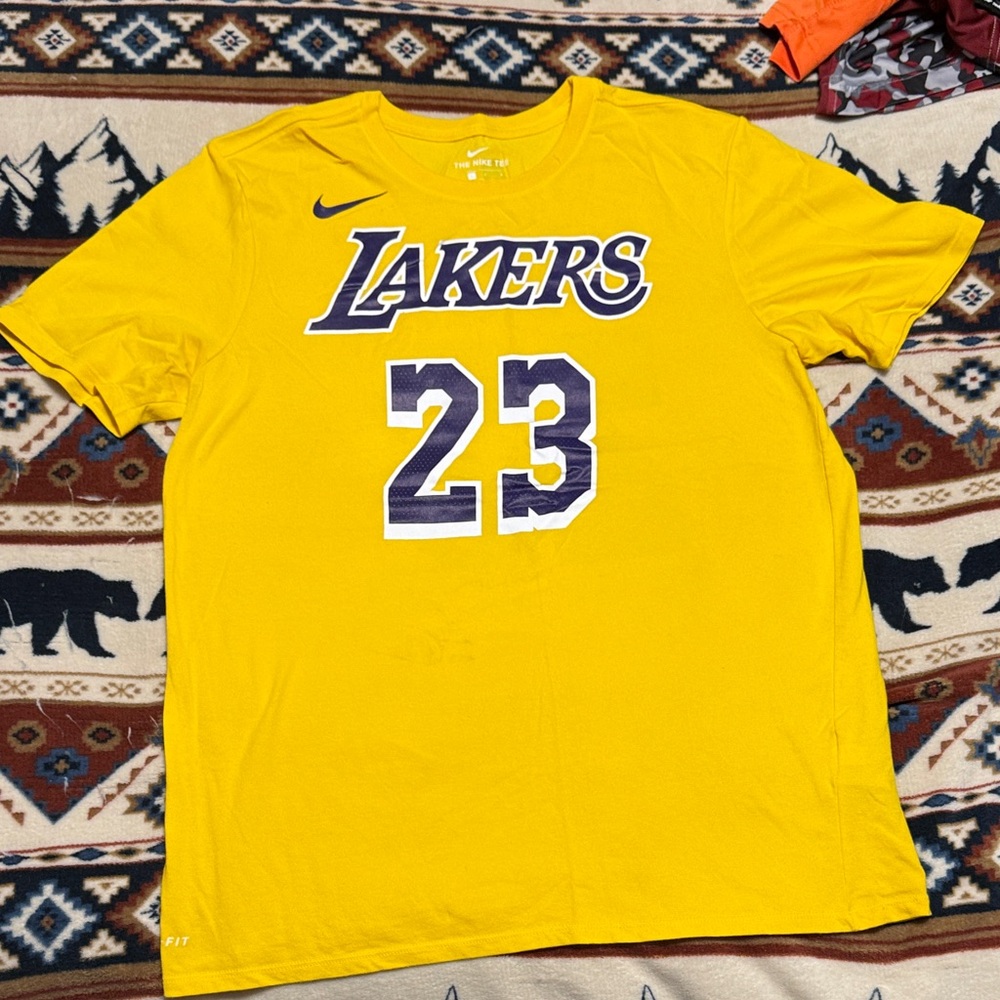 Nike LeBron tee men’s L